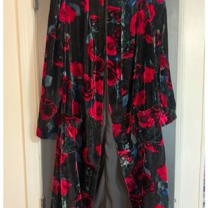 Torrid size 0 -Rose Velvet Kimono Duster size 0. (12)